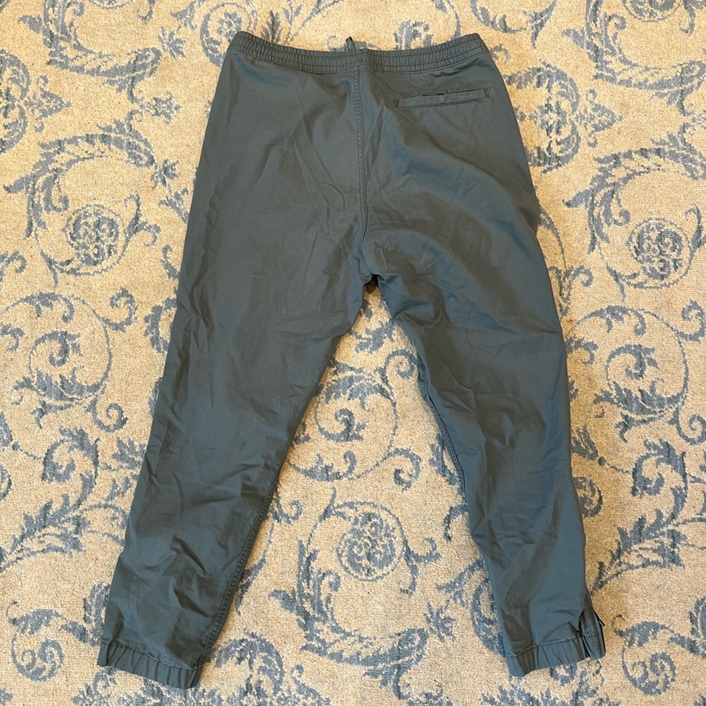 GAP Men's Organic Zip-Woven Joggers - Picture 8 of 8